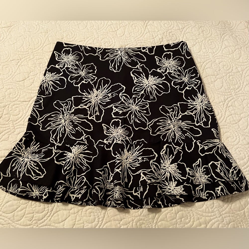 White House Black Market Skirt size 4